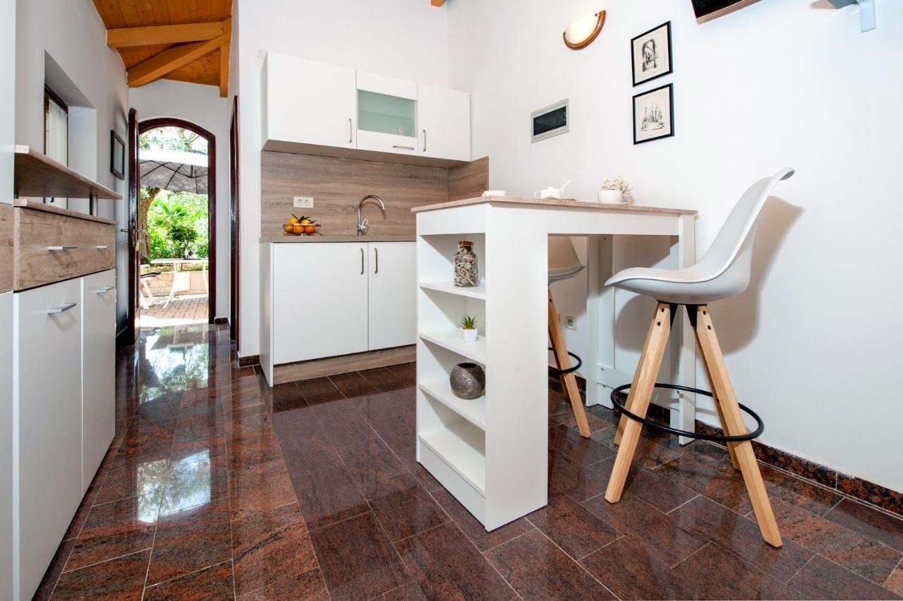 Apartments Carmelo Ровінь Екстер'єр фото