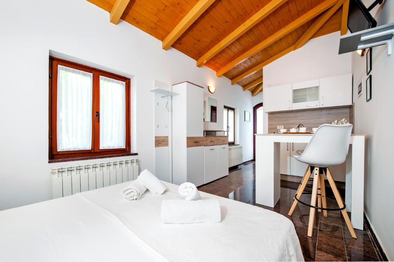 Apartments Carmelo Ровінь Екстер'єр фото