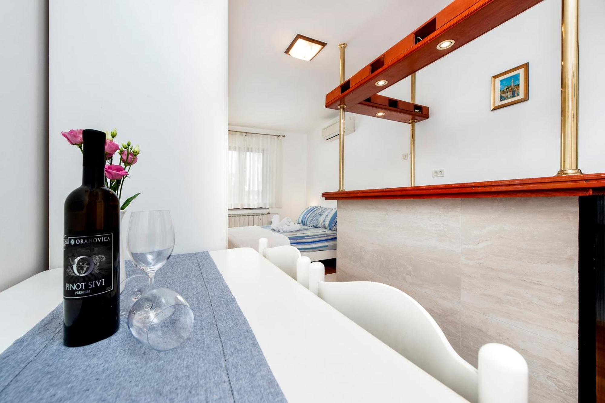 Apartments Carmelo Ровінь Екстер'єр фото