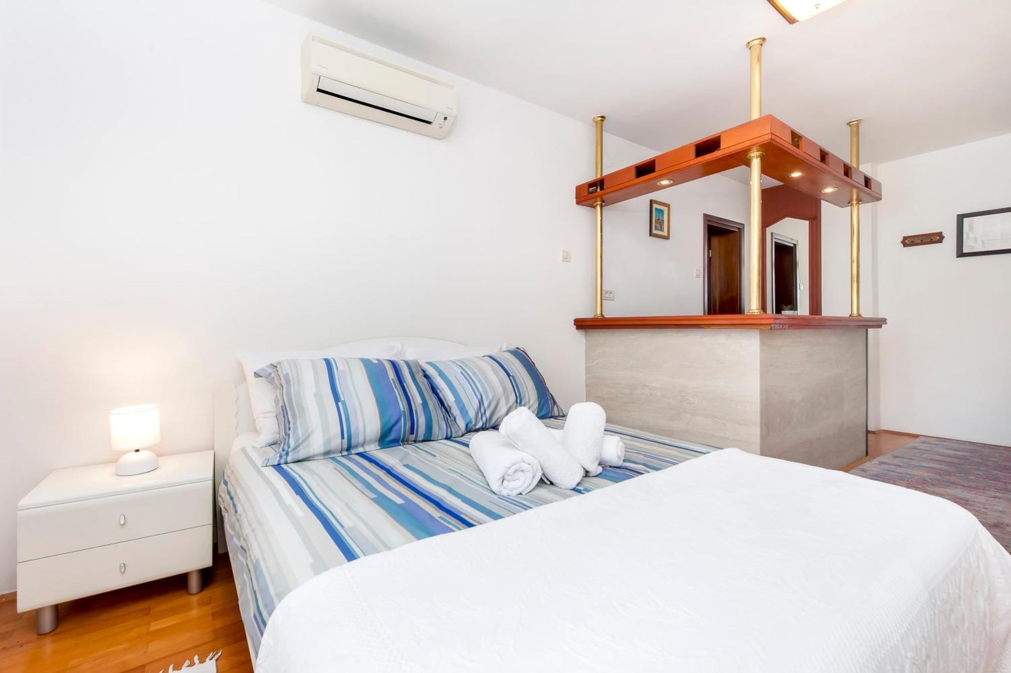 Apartments Carmelo Ровінь Екстер'єр фото
