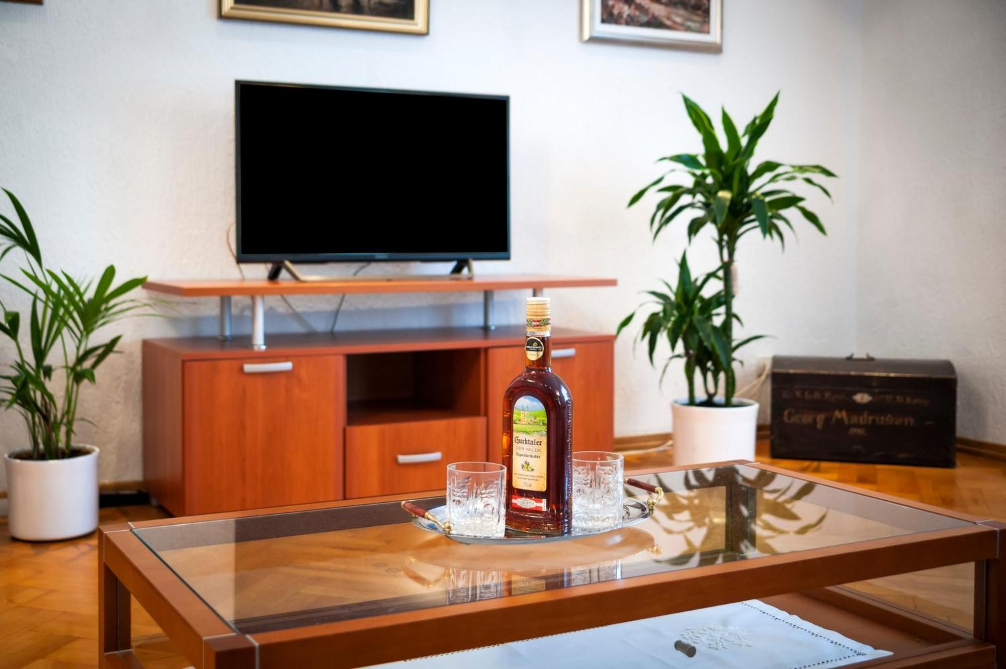 Apartments Carmelo Ровінь Екстер'єр фото