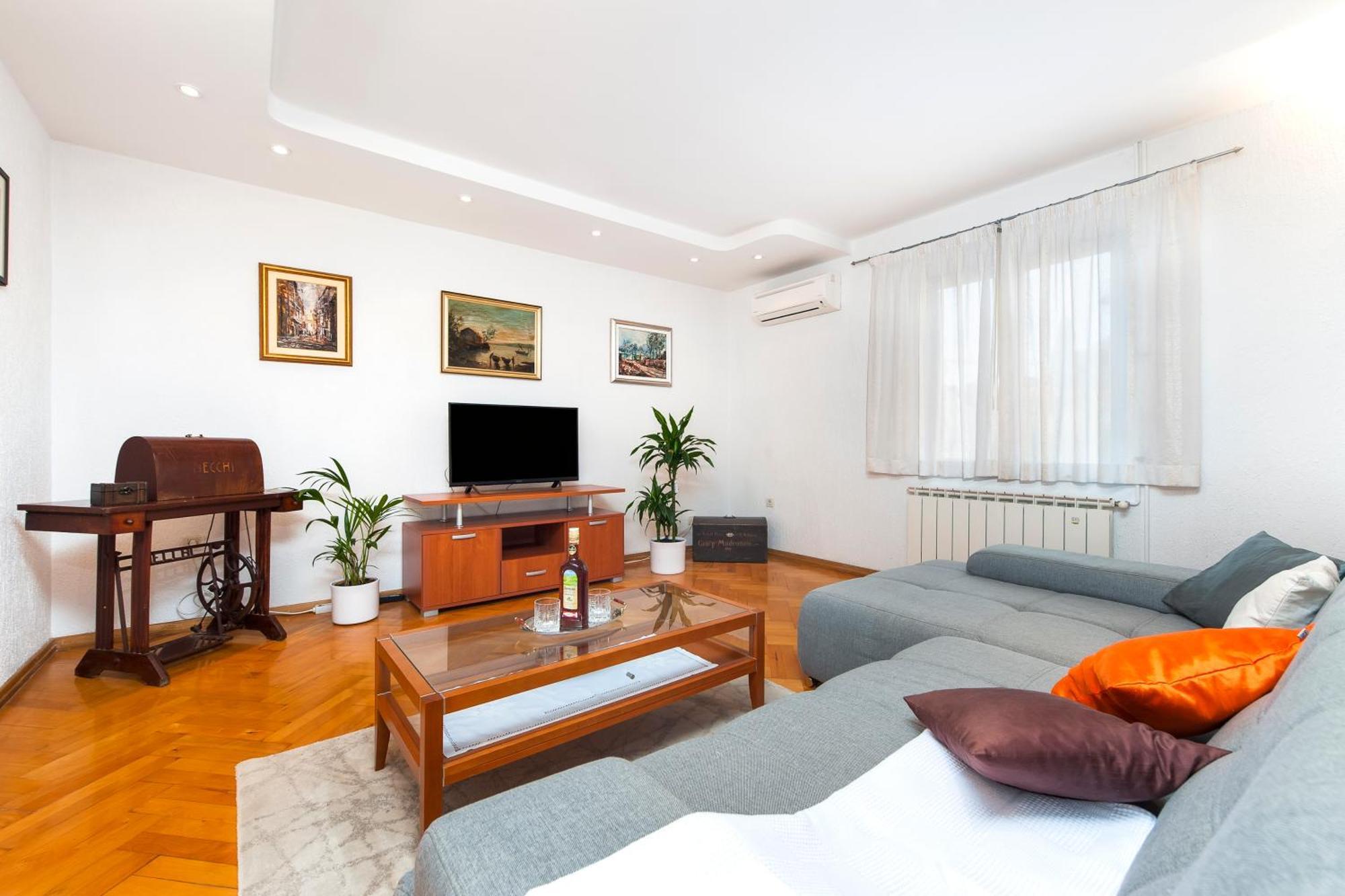 Apartments Carmelo Ровінь Екстер'єр фото