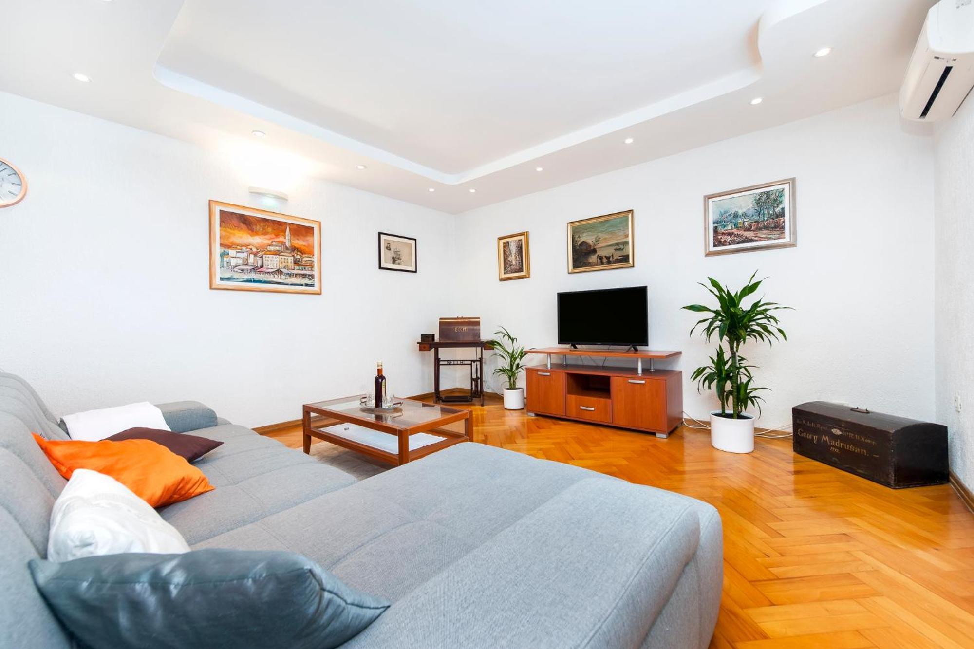 Apartments Carmelo Ровінь Екстер'єр фото