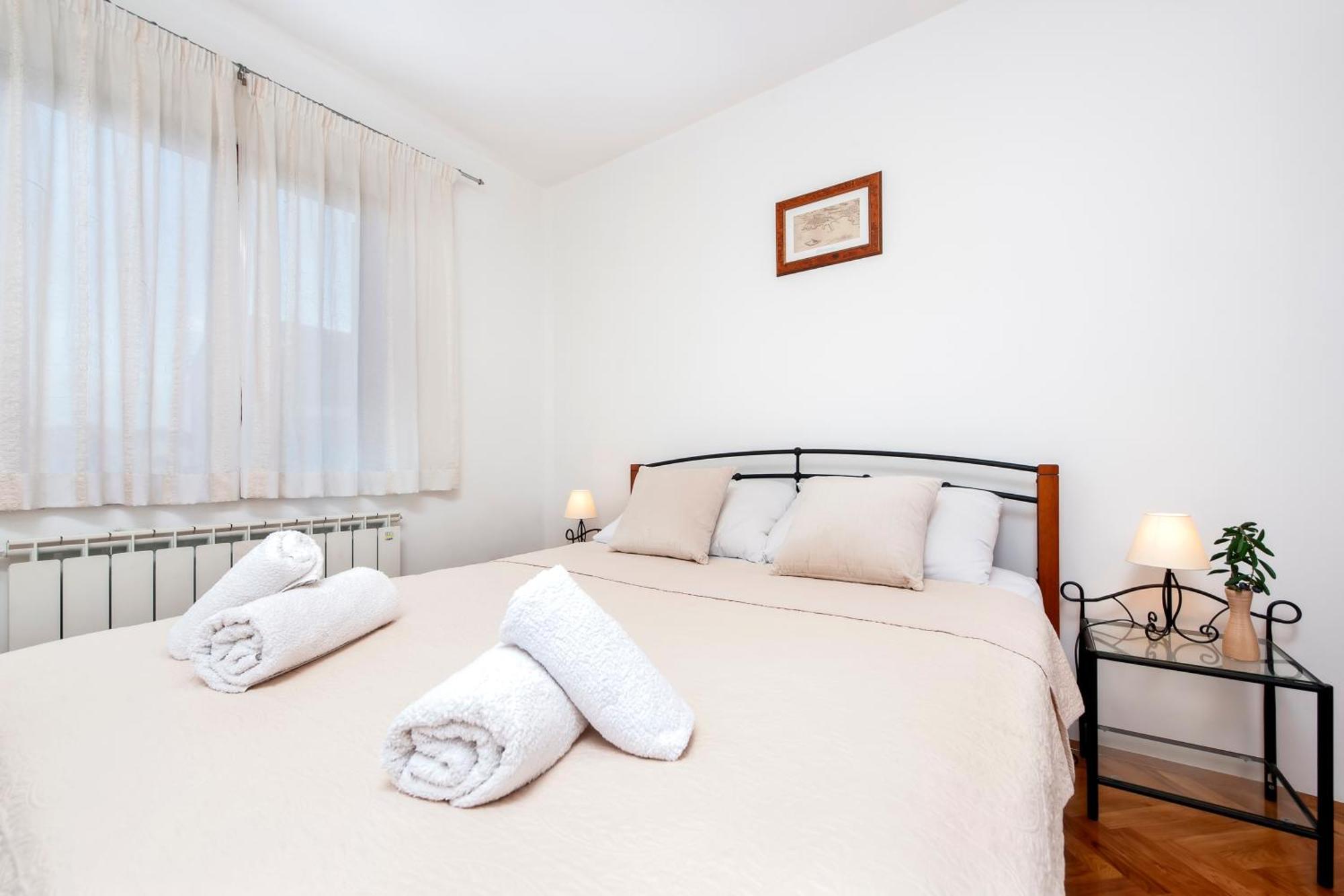 Apartments Carmelo Ровінь Екстер'єр фото