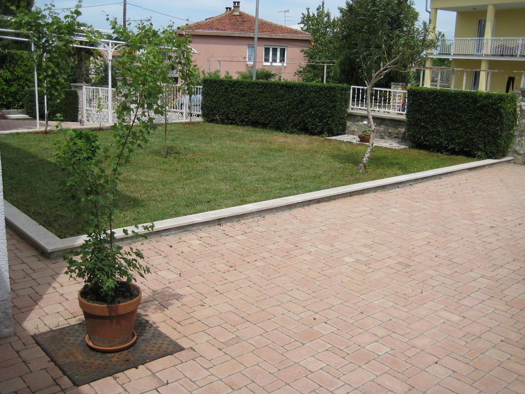 Apartments Carmelo Ровінь Екстер'єр фото